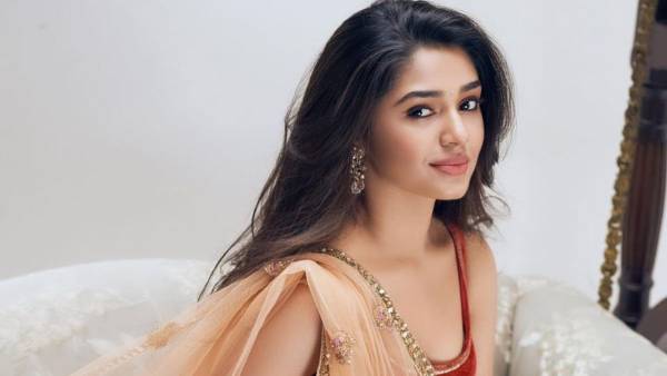 కుర్రాళ్లలో ఉప్పెన రేపిన కృతి శెట్టి