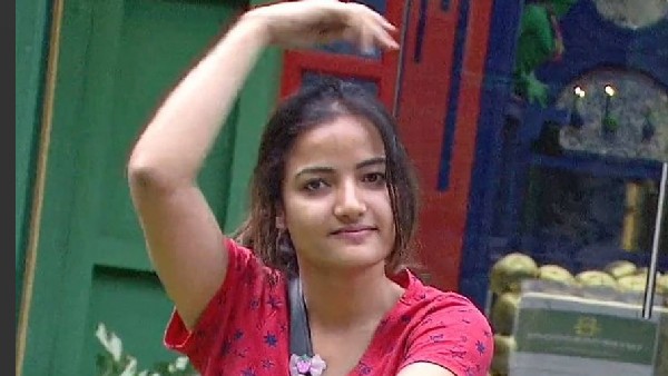 వాళ్లిద్దరికి భారీ షాకిచ్చిన బిగ్ బాస్