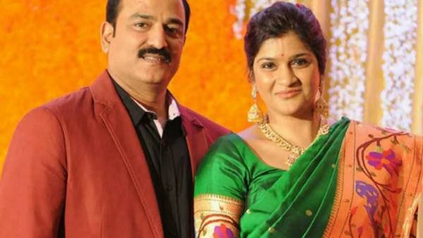 ఒక్కరొక్కరుగా బయటకు