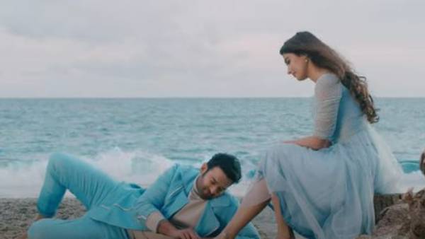  విజువల్ వండర్ గా..