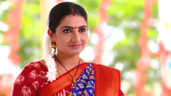 భరత్ వెళ్లి లక్ష్మణ్ కాళ్ల మీద 