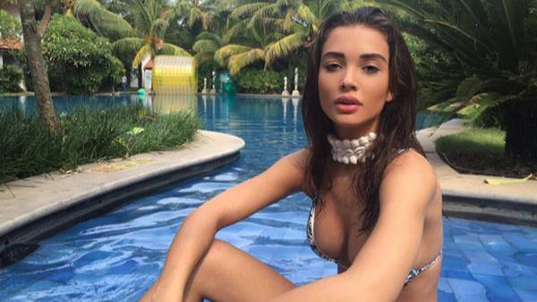 ఉల్లిపొర లాంటి డ్రెస్తో రెచ్చిపోయిన చరణ్ హీరోయిన్: తల్లైన తర్వాత కూడా ఇంత దారుణంగా!