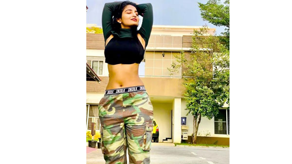 బాడీ పార్టులన్నీ చూపిస్తూ ఇలా