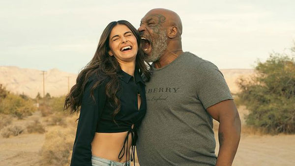 న్యూ ఇయర్ వేళ అందాల ఆరబోత