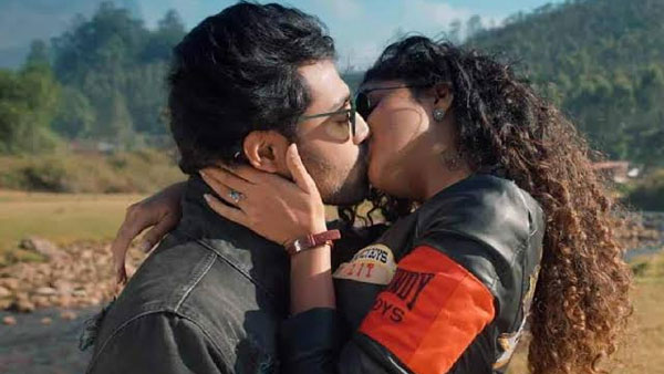 అనుపమ హాట్ లిప్ లాక్