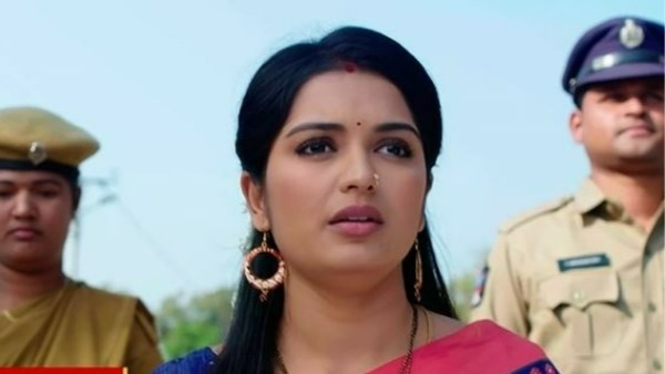 బాధపడిన వెన్నెల