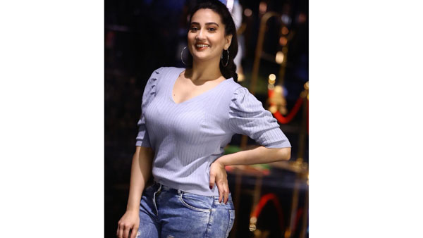 వారికి తగ్గట్టుగానే గ్లామర్ డోస్