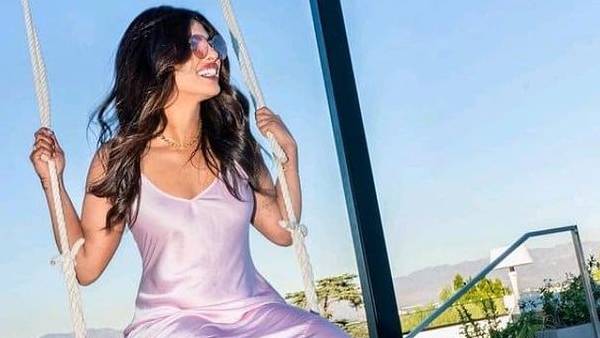 అఫైర్లు, డేటింగ్ వార్తలు స్వైరవిహారం