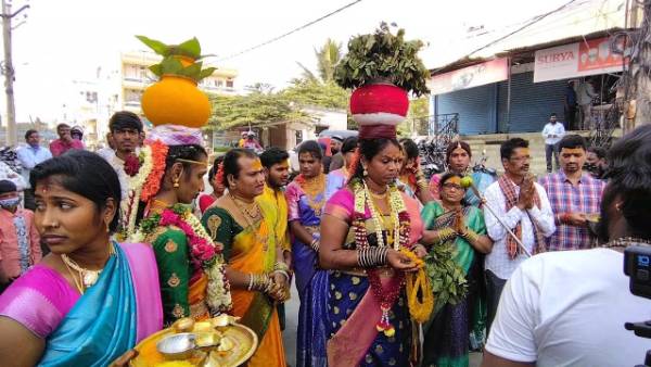 మెడలో మూడుముళ్లు