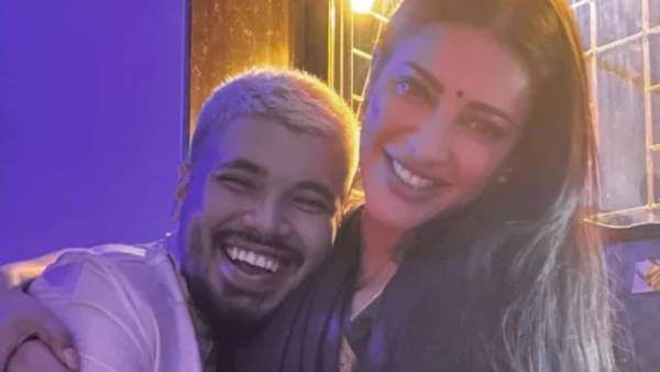 ఒక ఆర్టిస్ట్ తో సన్నిహితంగా