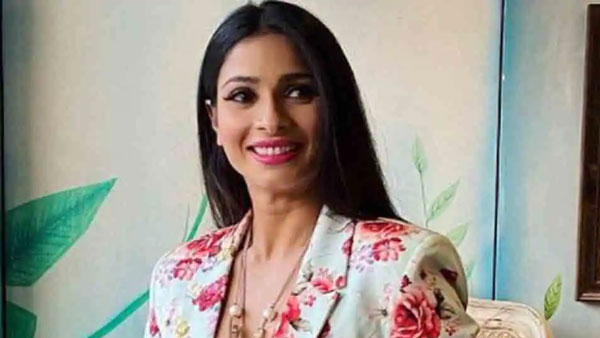 గోవాలో రచ్చ చేస్తూ..