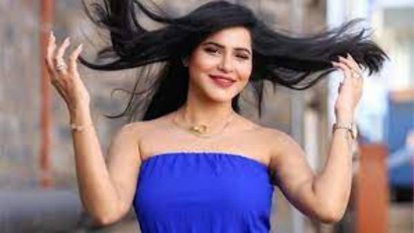 అలా సందడి.. రీఎంట్రీ ఇస్తూ