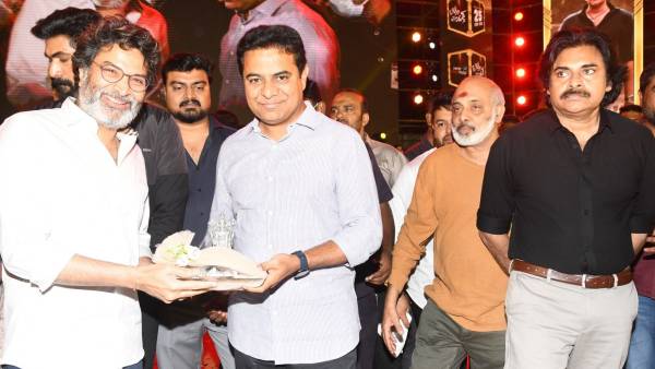 ఆదరించి.. ఆనందిస్తే చాలా సంతోషం