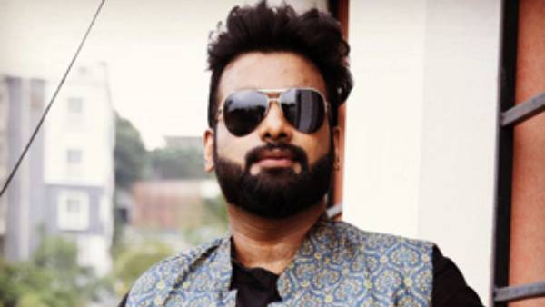 ముఖం మీద ఊసేసి