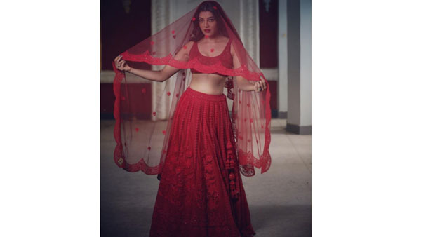  అప్పుడప్పుడూ గ్లామర్ ట్రీట్‌తో