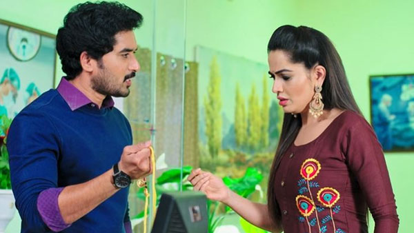 తాళిని తెంచేసి ముఖంపై కొట్టిన కార్తీక్