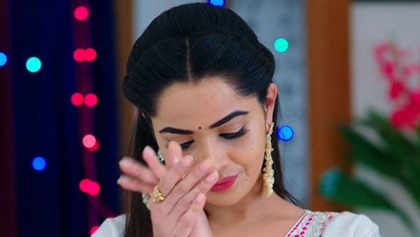 చప్పట్లు కొడుతూ మోనిత ఎంట్రీ