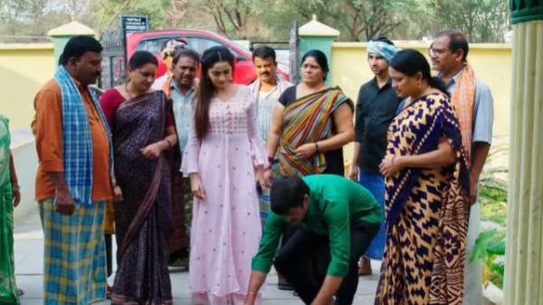  ఇంటికో బోర్డు పెడుతా అంటూ