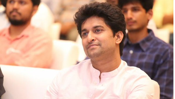 నాని ప్రత్యేకత అదే.. పోటాపోటీగా