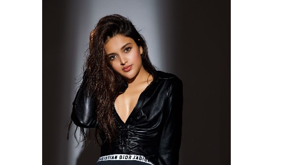 సెక్సీ స్టిల్స్ వైరల్