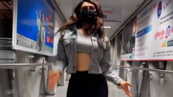  అప్పుడప్పుడూ గ్లామర్ ట్రీట్‌తో