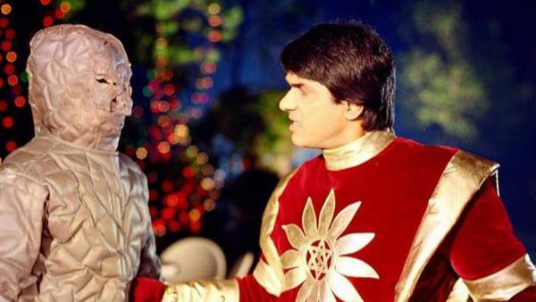 భారీ స్థాయిలో మూడు భాగాలుగా..