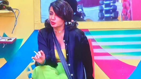 సిగరెట్ల పోటీ పెట్టుకొందామా అంటూ..