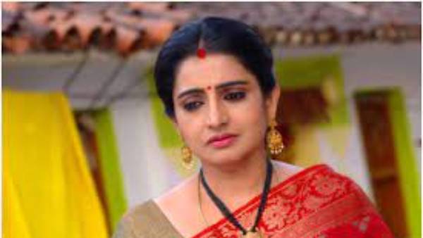 భరత్ ముఖం మీద చెప్పులు