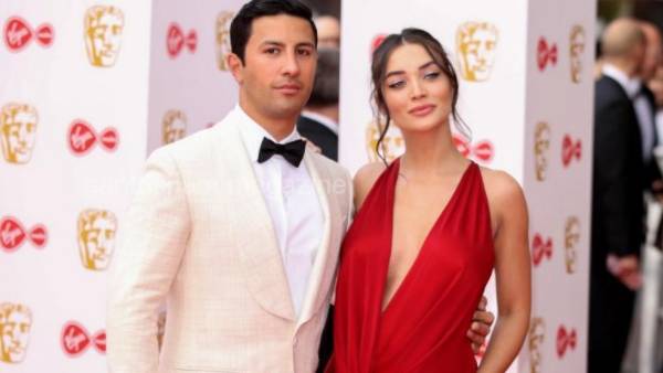 గర్భవతి అయ్యాక నిశ్చితార్థంతో