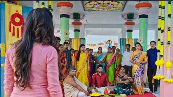 గోడపై ఫోటో చూసి కార్తీక్ షాక్