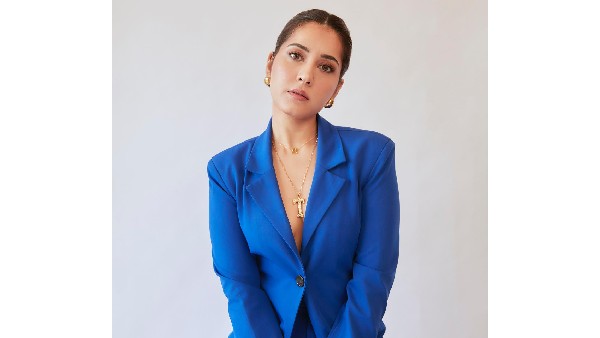 మొదటి హాట్ లుక్ తో షాక్..