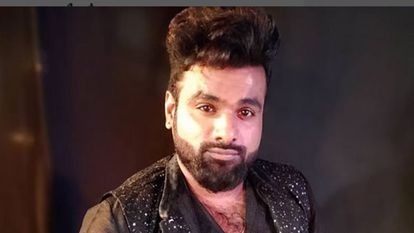 అమ్మాయిలు రెడీ అవుతుంటే