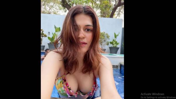  గ్లామర్ డోస్ పెంచుకుంటూ..