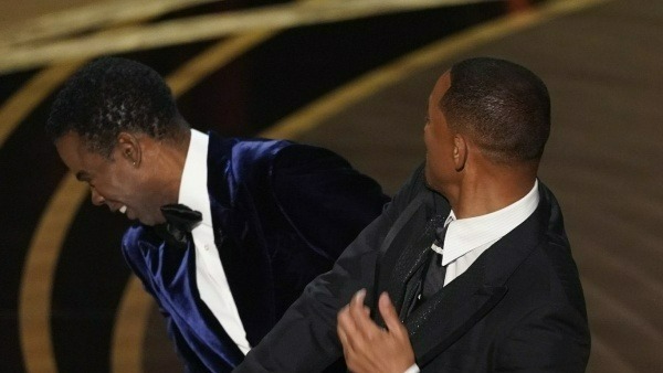 దవడ పగలకొట్టాడు 