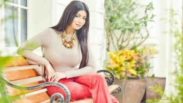 నా భార్యను ఫిజికల్‌గా టచ్ చేస్తూ..