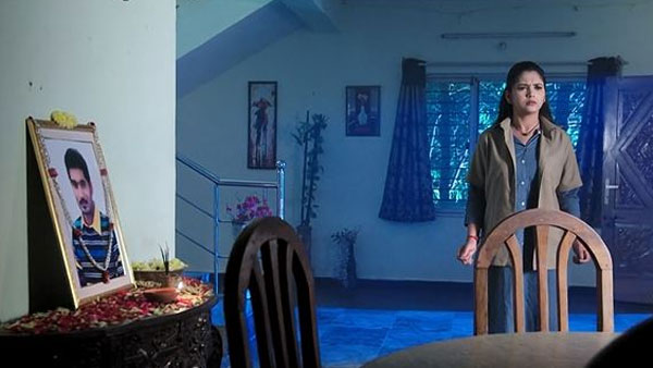 కార్తీక్ ఫోటో చూసిన శౌర్య షాక్