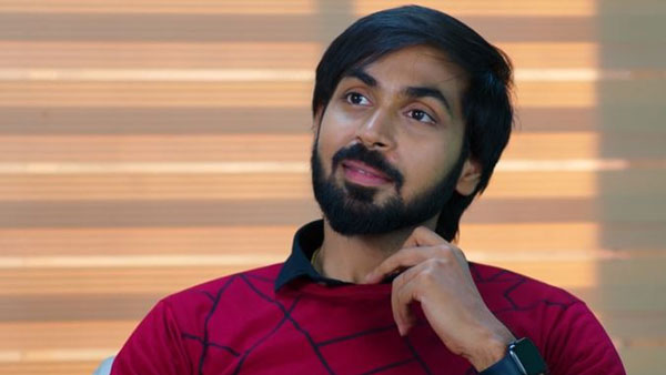 హిమ కోసం లవ్ సింబల్‌తో కాఫీ