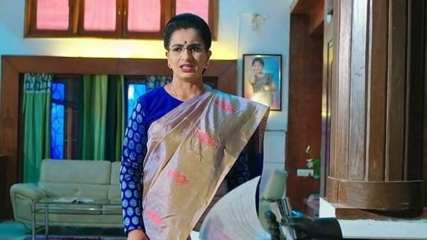 కార్తీక్, మోనిత ఫోటోలు చూస్తూ..