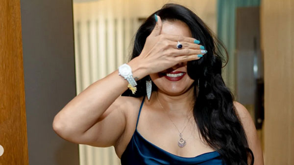 విశ్వరూపం చూపిస్తూ