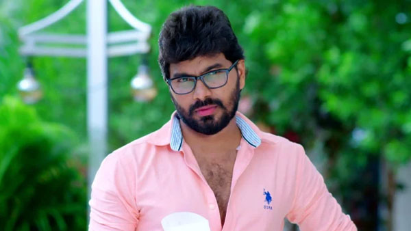 రూమ్లో రాజీవ్ ప్రత్యక్షం