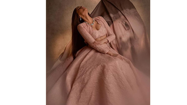 బేబీ బంప్ ఫొటోలతో సందడి