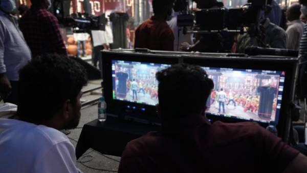 Mahesh Babu’s Sarkaru Vaari Paata Mass Song Shoot at Ramoji Film City Mahesh Babu’s Sarkaru Vaari Paata Mass Song Shoot at Ramoji Film City