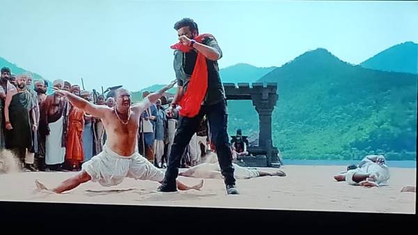 నలుగురిని కొట్టేస్తే అంటూ