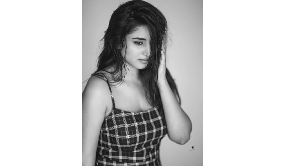 గ్లామర్ ట్రీట్‌లో తగ్గడమేలేదు