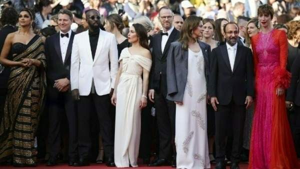 నూడుల్ స్ట్రాప్ జాకెట్‌తో