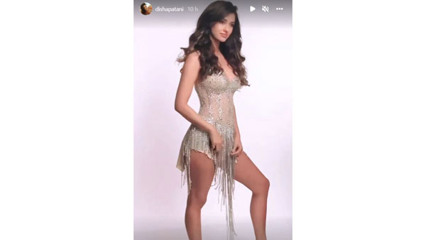  ఉల్లిపొర లాంటి డ్రెస్‌తో రచ్చ