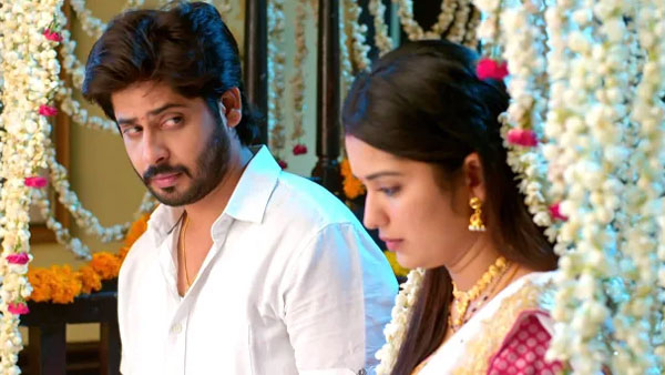  గదిలో జానకి, రామ ఆ విధంగా..