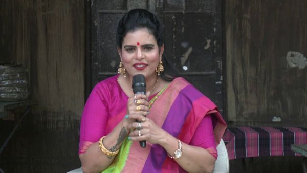 పిలల్ని కలెక్టరేట్లో అప్పగించాలని