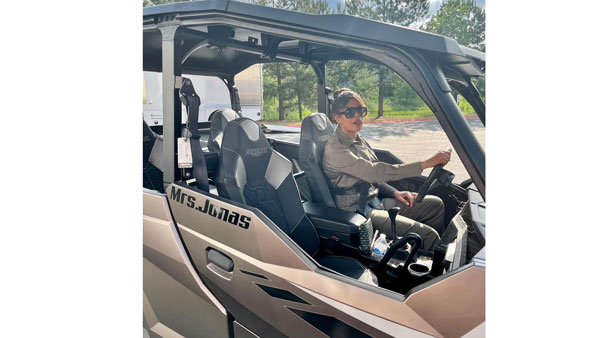 ప్రియాంక చోప్రాకు కారు గిఫ్టు.. అలా బుట్టలో వేసుకొన్న భర్త.. ఆ వాహనం ధర ఎంతో తెలుసా?