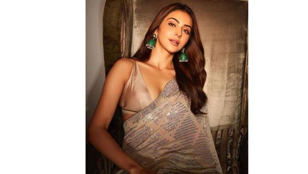 ఈ మధ్య అందాల ఆరబోత